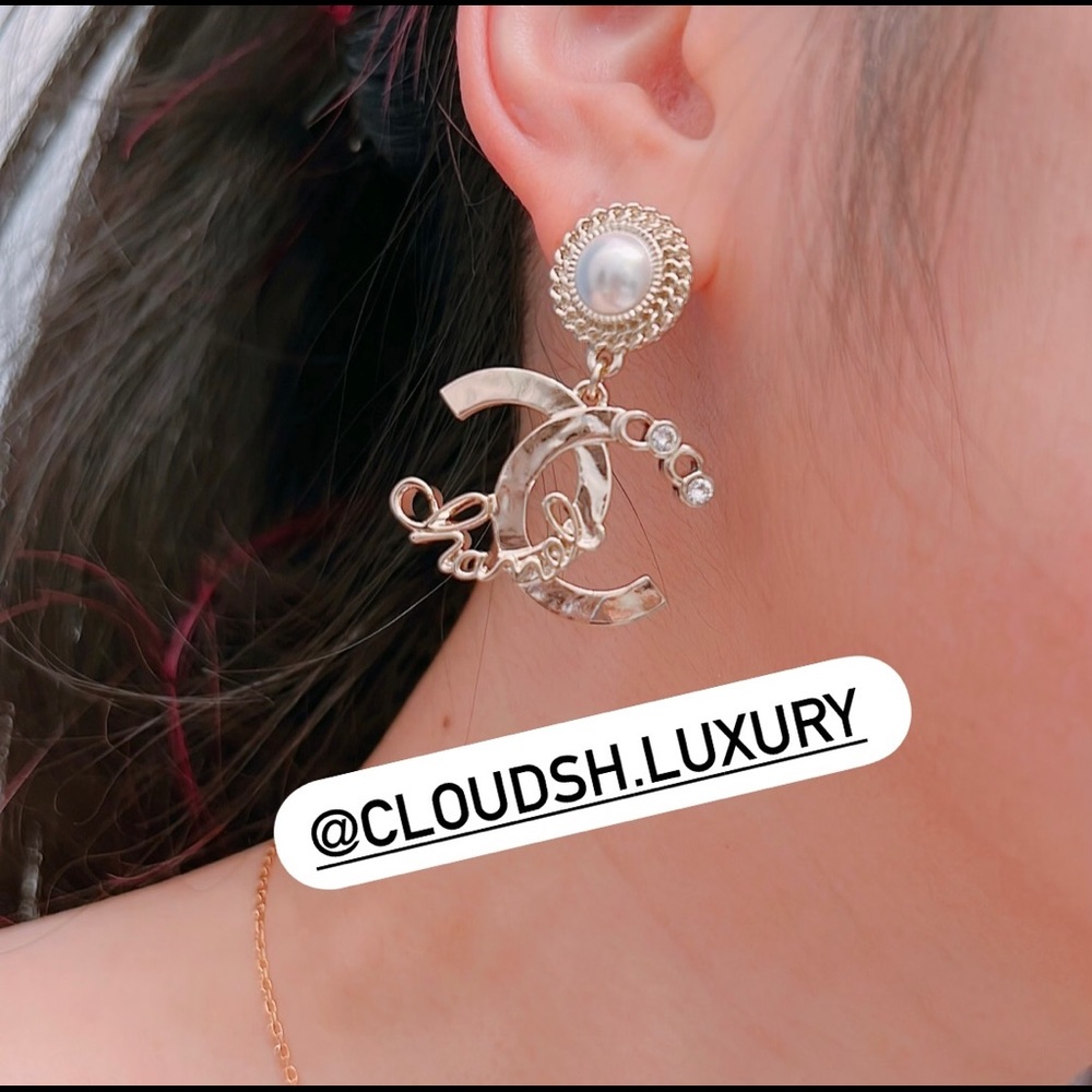Auth BN Chanel Large CC logo Dangle earrings - Gold Metal hdw w/ Pearl & Crystal - Picture 6 of 6